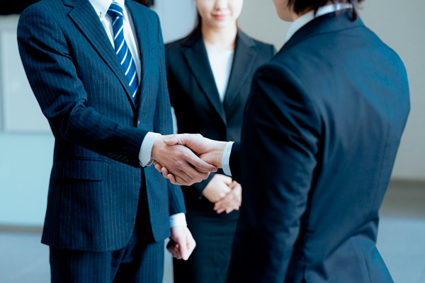 異国で働く挑戦に、私たちは万全の準備で応えます。