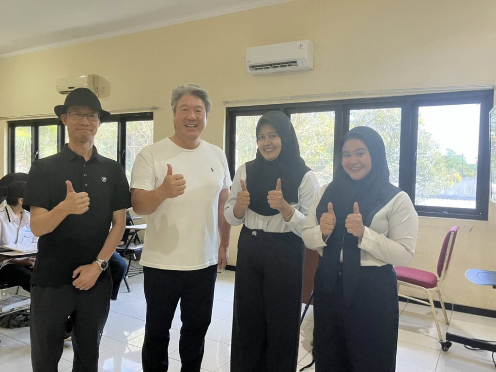 ミトラサラナセジャトラ日本語学校を訪問３